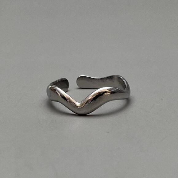 Y2K Vintage Silver Ring Adjustable Size 8 2000s Jewelry Unisex Style - Picture 1 of 2